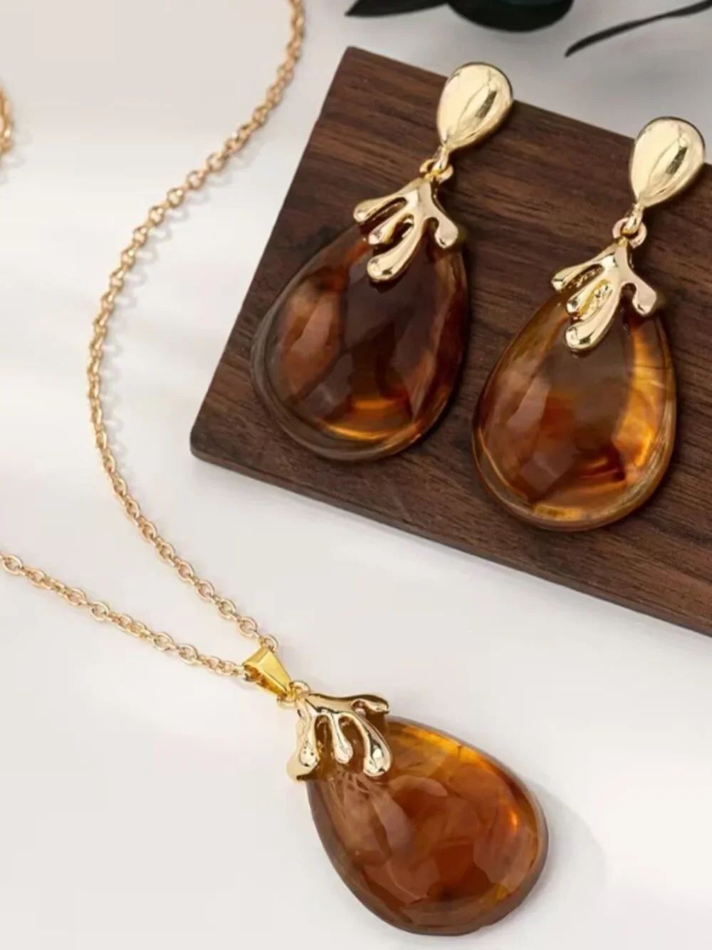 NWT 14k Gold Plated Resin Amber Teardrop Pendant Necklace Earrings Jewelry Set
